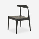 Silla de madera negra, 55 cm sobre fondo gris de estudio