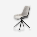 Silla polipiel sobre fondo gris de estudio