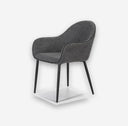 Silla tela sobre fondo gris de estudio