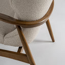 Sillón de líneas contemporáneas – detalle