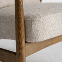 Sillón de líneas contemporáneas – detalle
