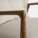 Sillón de líneas contemporáneas – detalle