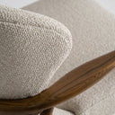 Sillón de líneas contemporáneas – detalle