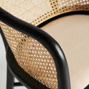 Sillón de madera de abedul y lino en color negro – detalle