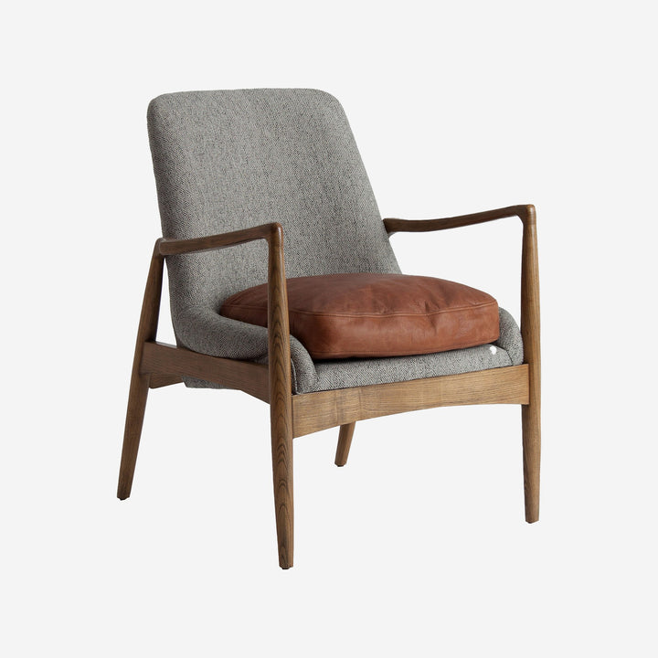 Sillón de madera de abeto y cuero en color gris