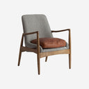 Sillón de madera de abeto y cuero en color gris