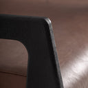 Sillón de madera de acacia y cuero en color negro – detalle