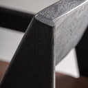 Sillón de madera de acacia y cuero en color negro – detalle
