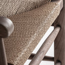 Sillón de madera de caucho y cuerda en color marrón claro – detalle