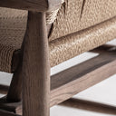 Sillón de madera de caucho y cuerda en color marrón claro – detalle