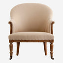 Sillón de madera de fresno y loneta en color arena envejecido