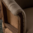 Sillón de madera de fresno y loneta en color arena envejecido – detalle