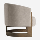 Sillón de madera de fresno y poliéster en color beige natural