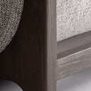 Sillón de madera de fresno y poliéster en color marrón 126 x 90 x 73 cm – detalle