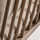 Sillón de madera de fresno y poliéster en color marrón 74 x 82 x 88 cm – detalle