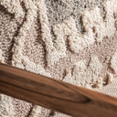 Sillón de madera de mango y algodón en color marrón claro natural – detalle