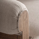 Sillón de madera de mindi y lino en color marrón – detalle