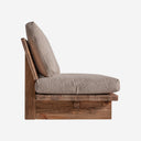 Sillón de madera de pino reciclado y poliéster en color marrón
