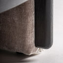 Sillón de madera de pino y poliéster – detalle