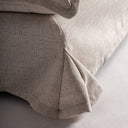 Sillón de madera de pino y poliéster en color negro – detalle