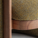 Sillón de madera de pino y poliéster en color pistacho – detalle