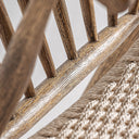Sillón de madera de roble y cuerda en color marrón 67 x 79 cm – detalle