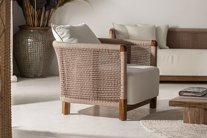 Sillón de madera de teca reciclada en color marrón 85 x 94 x 70 cm – ambiente