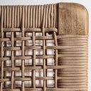 Sillón de madera de teca reciclada en color marrón natural – detalle