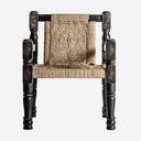 Sillón de madera recuperada y cuerda en color negro