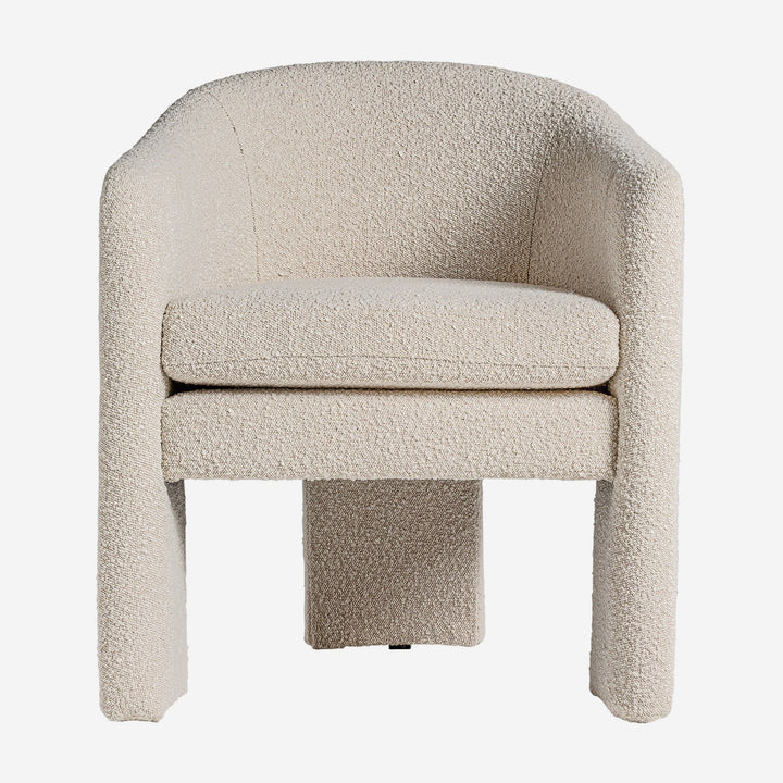 Sillón tapizado en algodón bouclé en color blanco roto