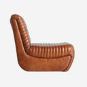 Sillón tapizado en cuero en color marrón