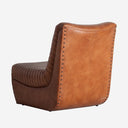 Sillón tapizado en cuero en color marrón
