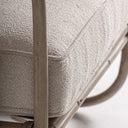 Sillón tapizado en poliéster en color beige 66 x 70 x 76 cm – detalle