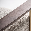 Sillón tapizado en poliéster en color beige jaspeado – detalle