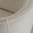 Sillón tapizado en poliéster en color blanco roto – detalle