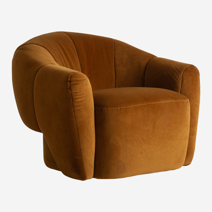 Sillón tapizado en poliéster en color camel