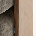 Sillón tapizado en poliéster en color verde – detalle