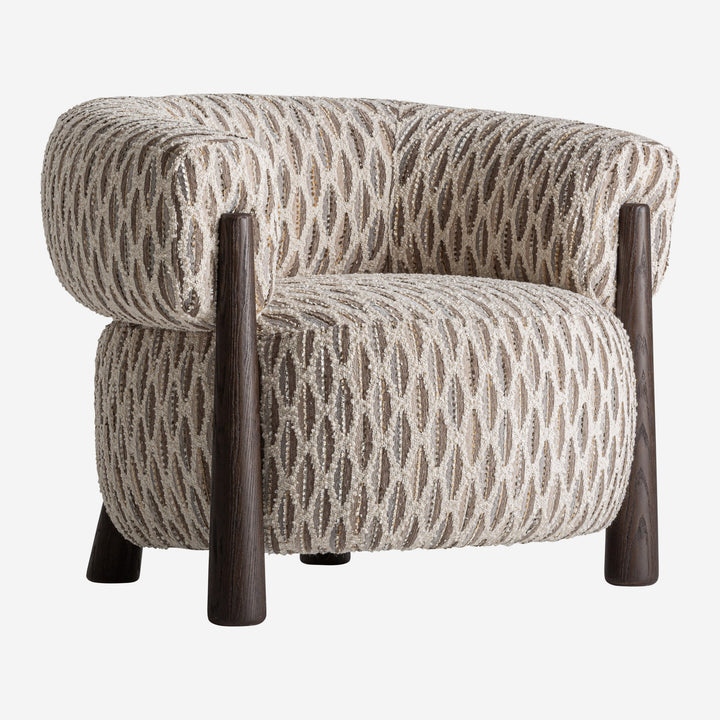 Sillón tapizado en poliéster en tonos neutros