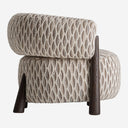 Sillón tapizado en poliéster en tonos neutros