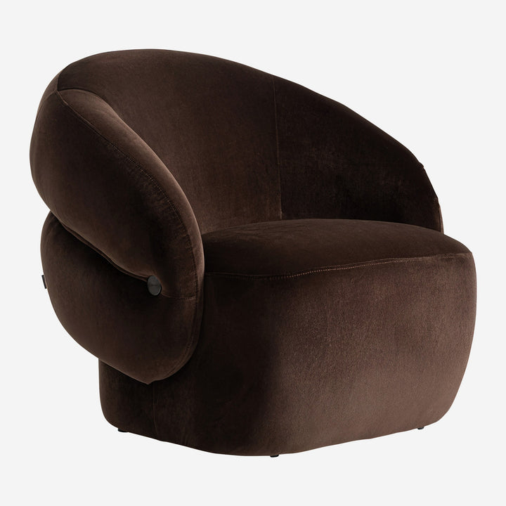 Sillón tapizado en terciopelo en color chocolate