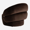 Sillón tapizado en terciopelo en color chocolate