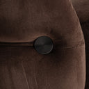 Sillón tapizado en terciopelo en color chocolate – detalle