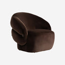 Sillón tapizado en terciopelo en color chocolate