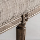 Sofá de madera de mango y poliéster en color marrón – detalle