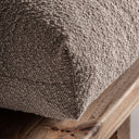 Sofá de madera de pino reciclado y poliéster en color marrón – detalle
