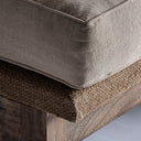 Sofá de madera de teca y lino en color blanco roto – detalle