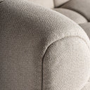 Sofá modular de madera de pino y poliéster en color marrón claro – detalle