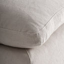 Sofá modular tapizado en lino en color blanco roto – detalle