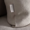 Sofá modular tapizado en lino en color blanco roto – detalle