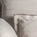 Sofá modular tapizado en poliéster en color blanco roto de estilo clásico – Diseño 2 / Esquinero / 96 x 108 x 94 cm – detalle